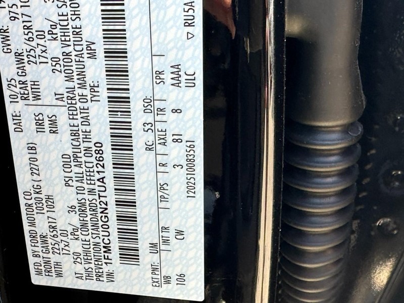 Ford Escape Vehicle Full-screen Gallery Image 15