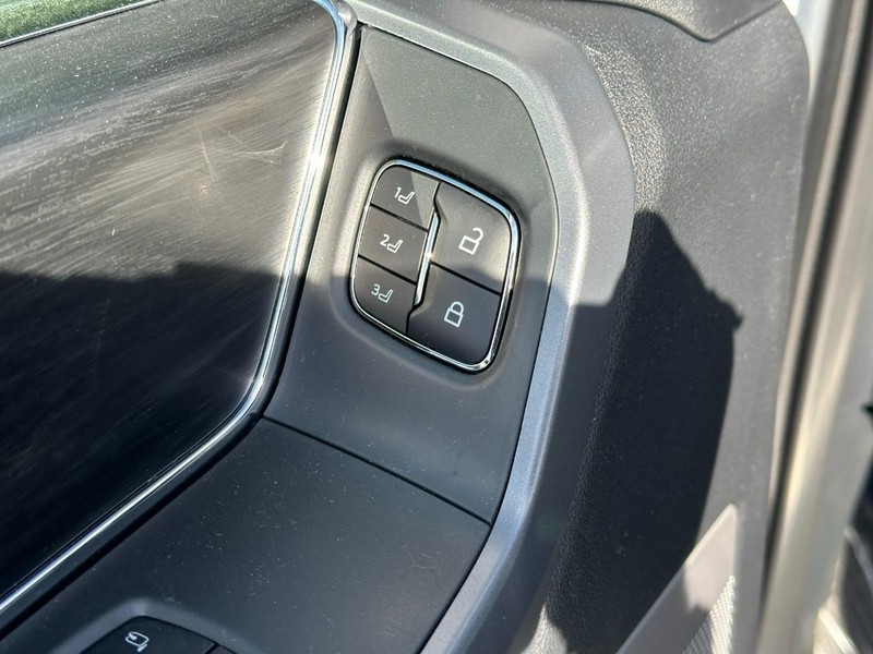 Ford F-150 Vehicle Full-screen Gallery Image 10