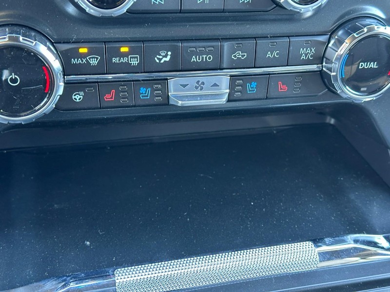 Ford F-150 Vehicle Full-screen Gallery Image 16