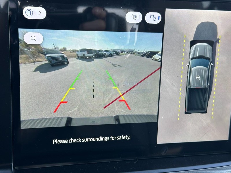 Ford F-150 Vehicle Full-screen Gallery Image 17