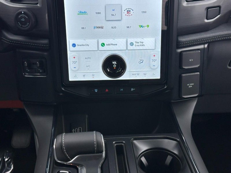 Ford F-150 Lightning Vehicle Full-screen Gallery Image 8