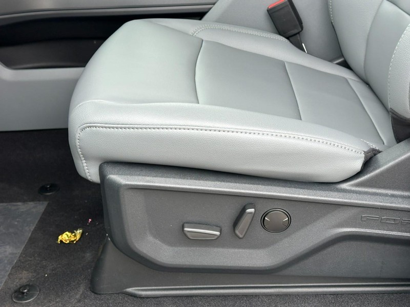 Ford F-150 Lightning Vehicle Full-screen Gallery Image 10