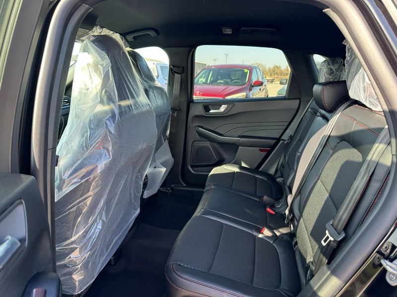 Ford Escape Vehicle Full-screen Gallery Image 4