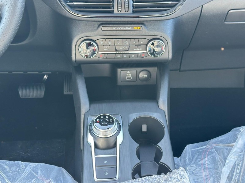 Ford Escape Vehicle Full-screen Gallery Image 8