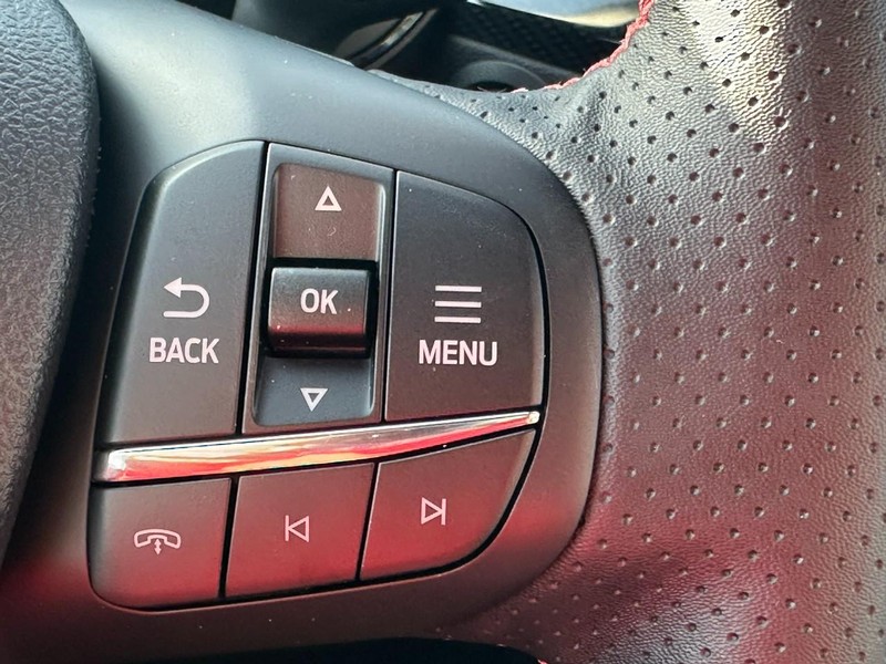 Ford Escape Vehicle Full-screen Gallery Image 11