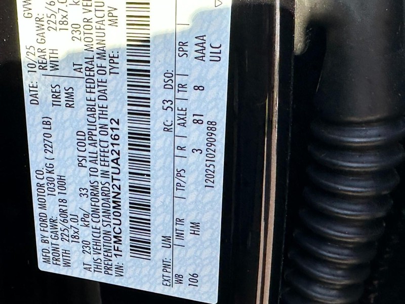 Ford Escape Vehicle Full-screen Gallery Image 14