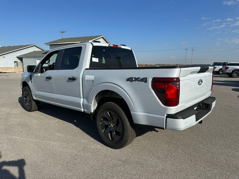 Ford F-150 Vehicle Full-screen Gallery Image 3