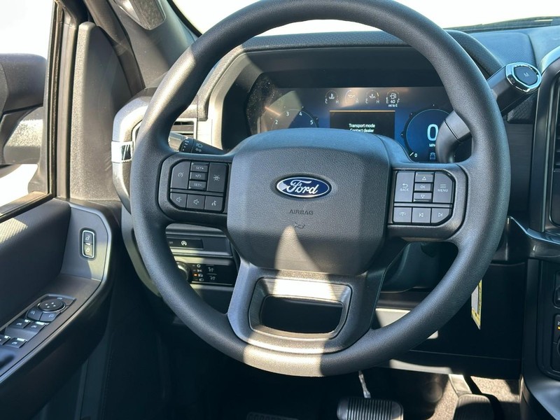 Ford F-150 Vehicle Full-screen Gallery Image 6