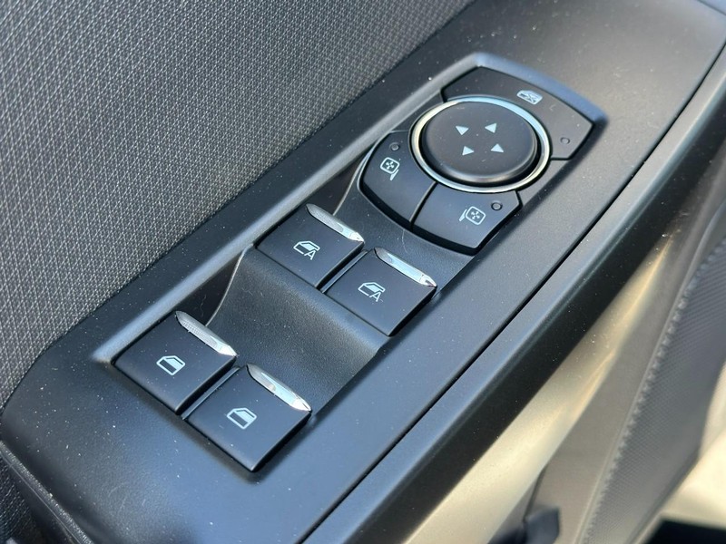 Ford F-150 Vehicle Full-screen Gallery Image 9