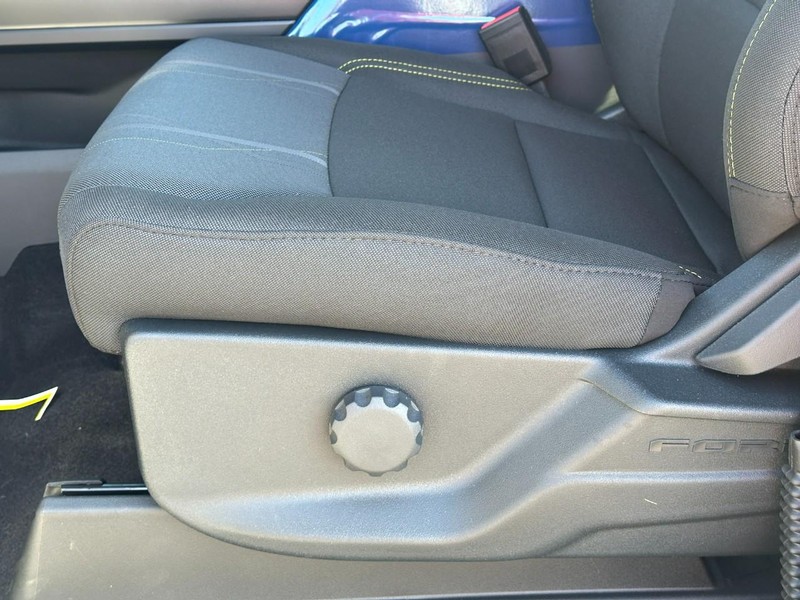 Ford F-150 Vehicle Full-screen Gallery Image 10