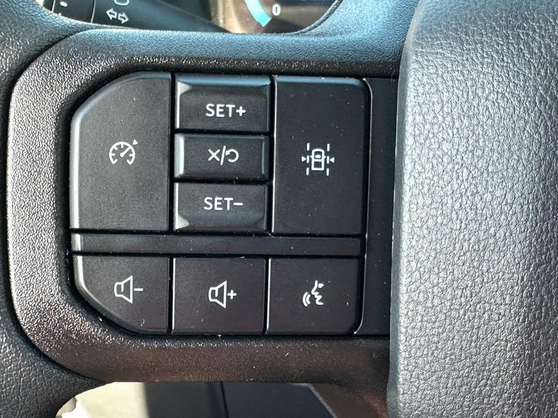 Ford F-150 Vehicle Full-screen Gallery Image 11