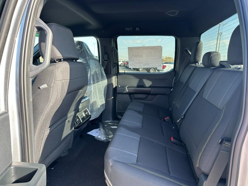 Ford F-150 Vehicle Full-screen Gallery Image 4