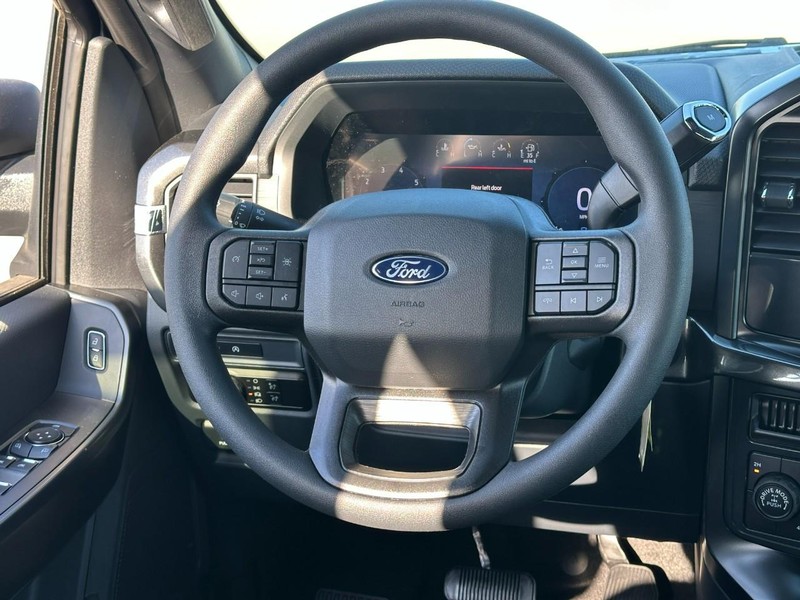 Ford F-150 Vehicle Full-screen Gallery Image 6