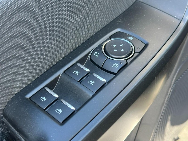 Ford F-150 Vehicle Full-screen Gallery Image 9