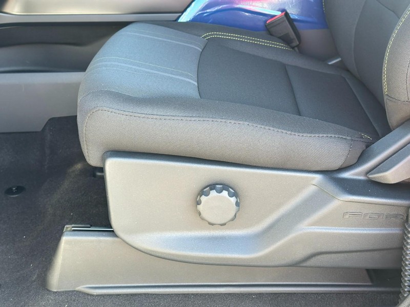 Ford F-150 Vehicle Full-screen Gallery Image 10