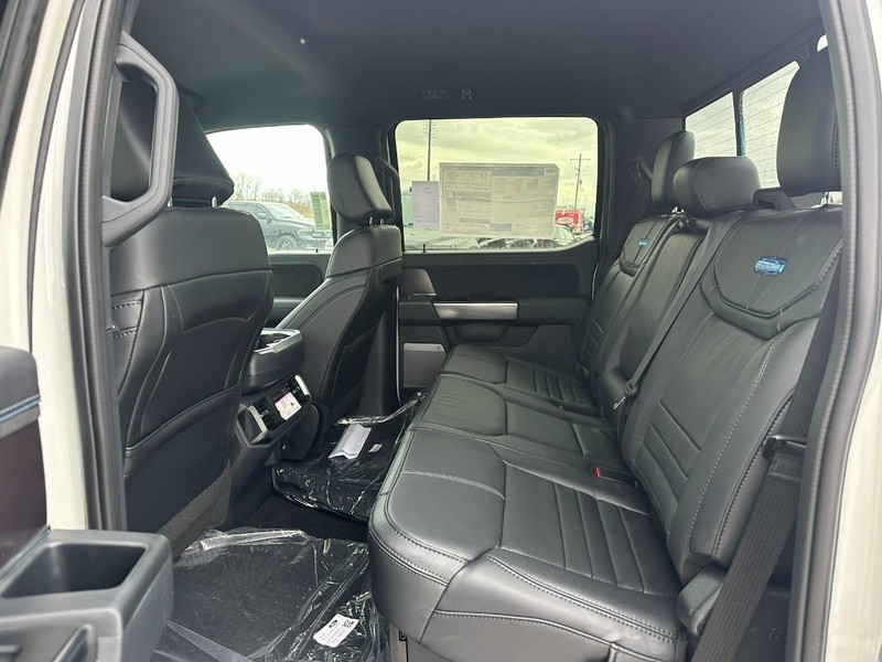 Ford F-150 Vehicle Full-screen Gallery Image 4