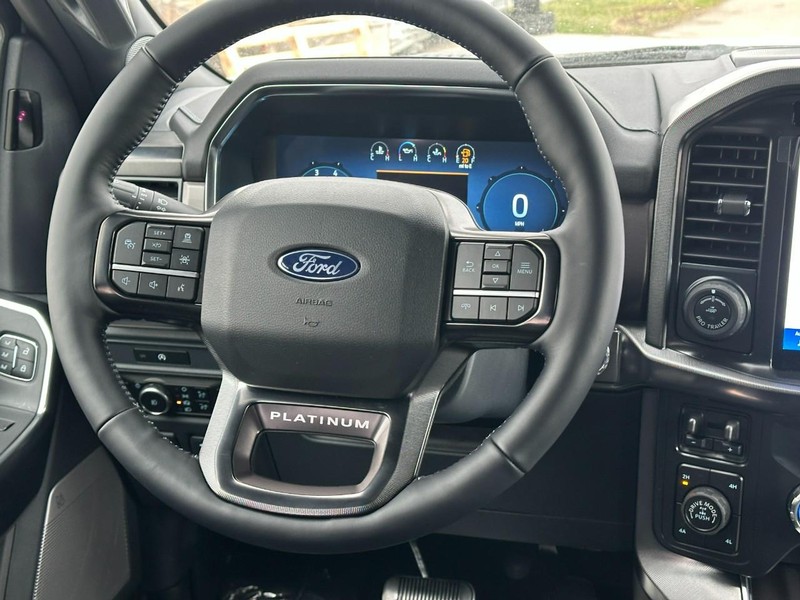 Ford F-150 Vehicle Full-screen Gallery Image 6