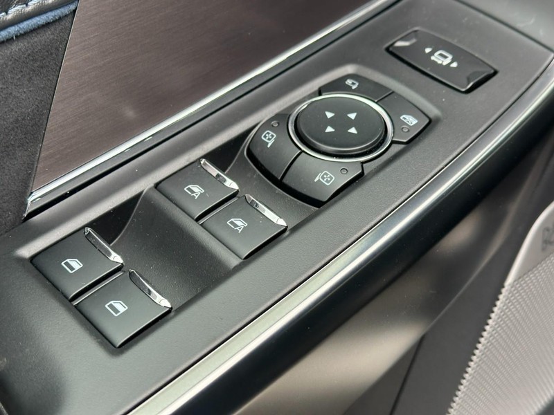 Ford F-150 Vehicle Full-screen Gallery Image 9