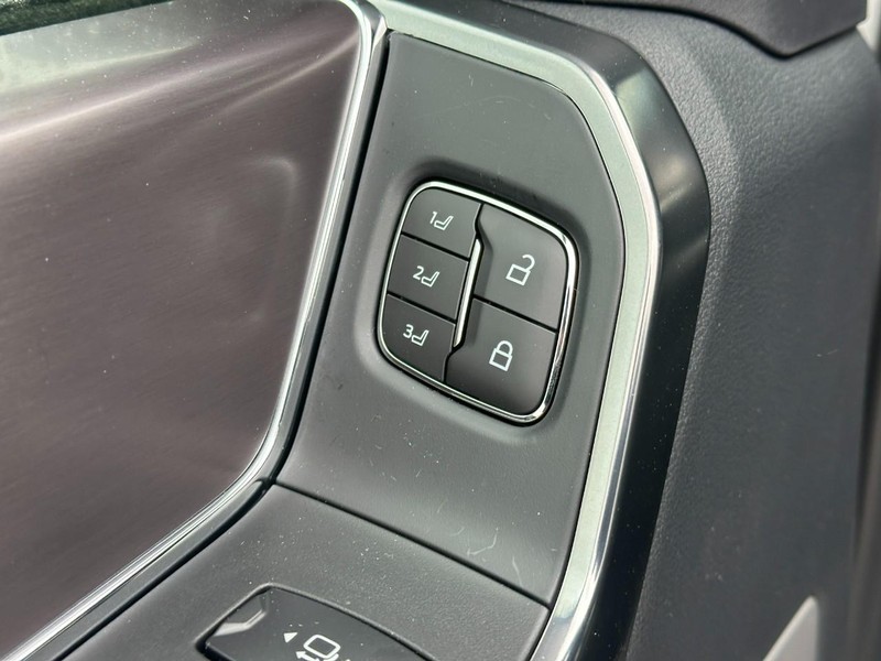 Ford F-150 Vehicle Full-screen Gallery Image 10