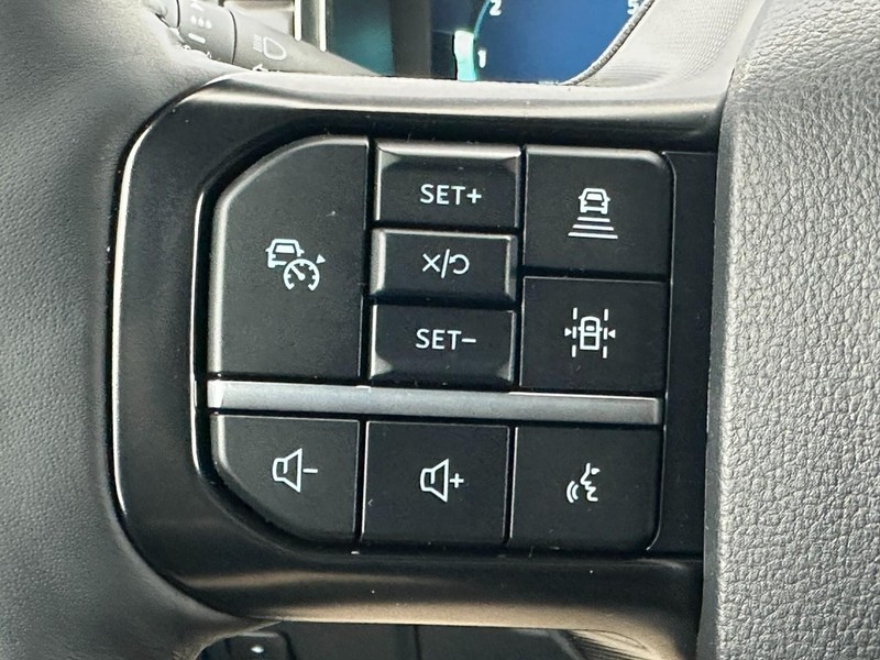 Ford F-150 Vehicle Full-screen Gallery Image 12