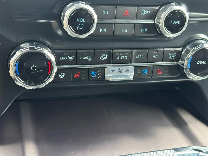 Ford F-150 Vehicle Full-screen Gallery Image 15