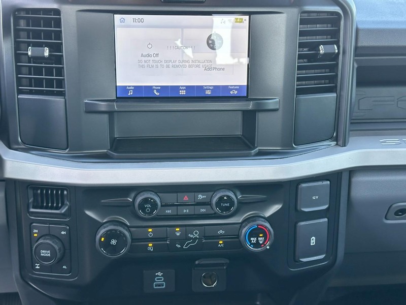 Ford Super Duty F-250 SRW Vehicle Full-screen Gallery Image 7