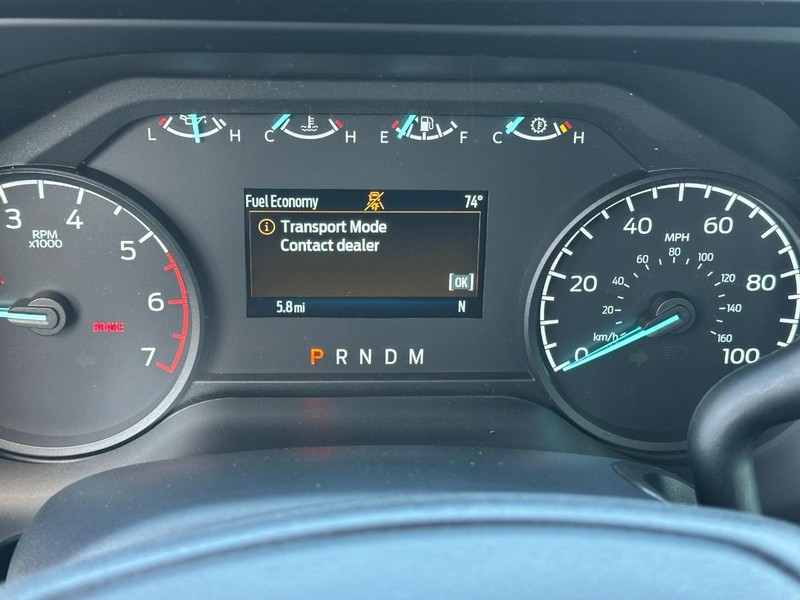 Ford Super Duty F-250 SRW Vehicle Full-screen Gallery Image 14