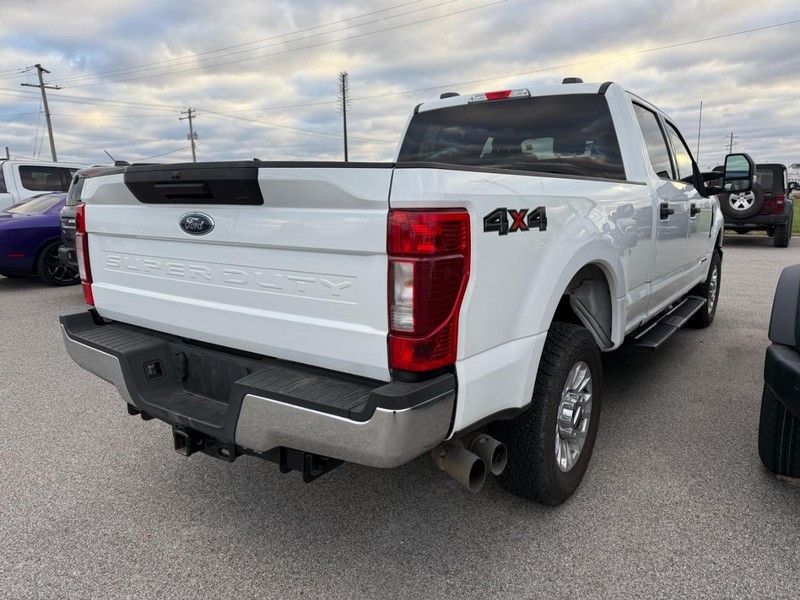 Ford Super Duty F-250 SRW Vehicle Full-screen Gallery Image 2