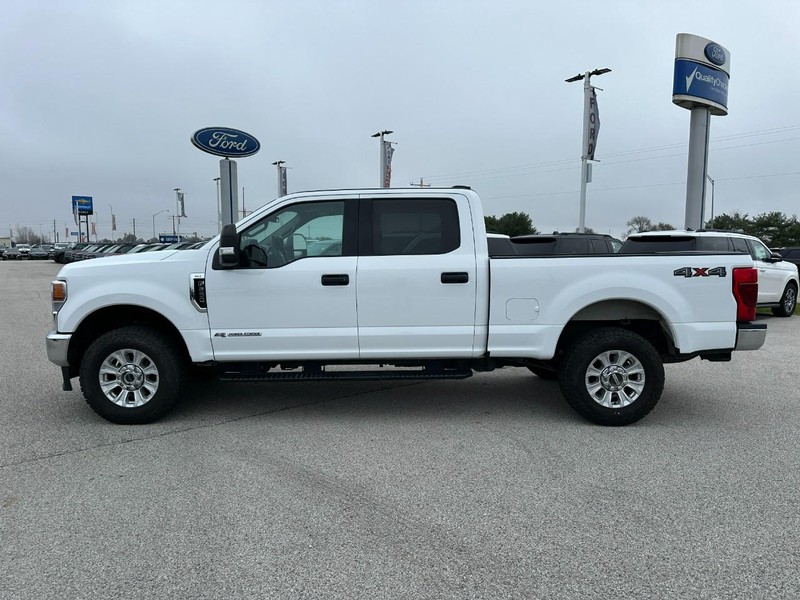 Ford Super Duty F-250 SRW Vehicle Full-screen Gallery Image 2