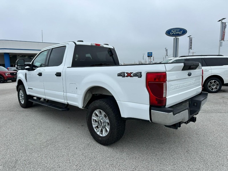 Ford Super Duty F-250 SRW Vehicle Full-screen Gallery Image 3