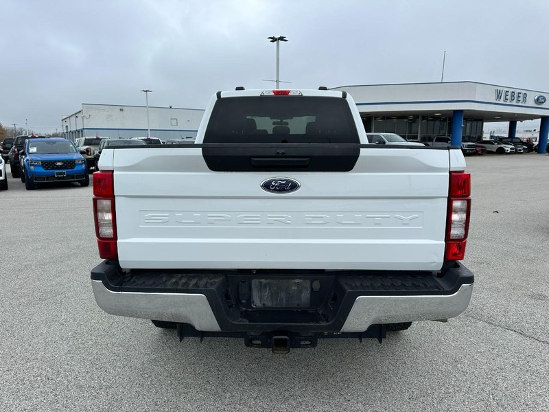 Ford Super Duty F-250 SRW Vehicle Full-screen Gallery Image 4