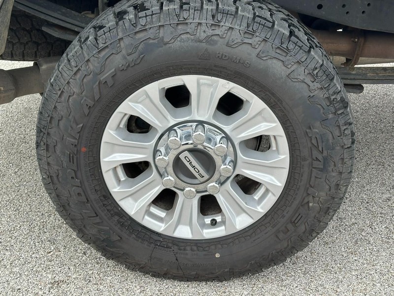 Ford Super Duty F-250 SRW Vehicle Full-screen Gallery Image 7