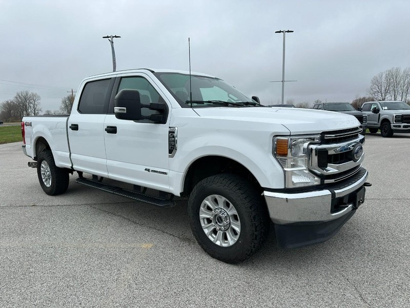 Ford Super Duty F-250 SRW Vehicle Full-screen Gallery Image 8