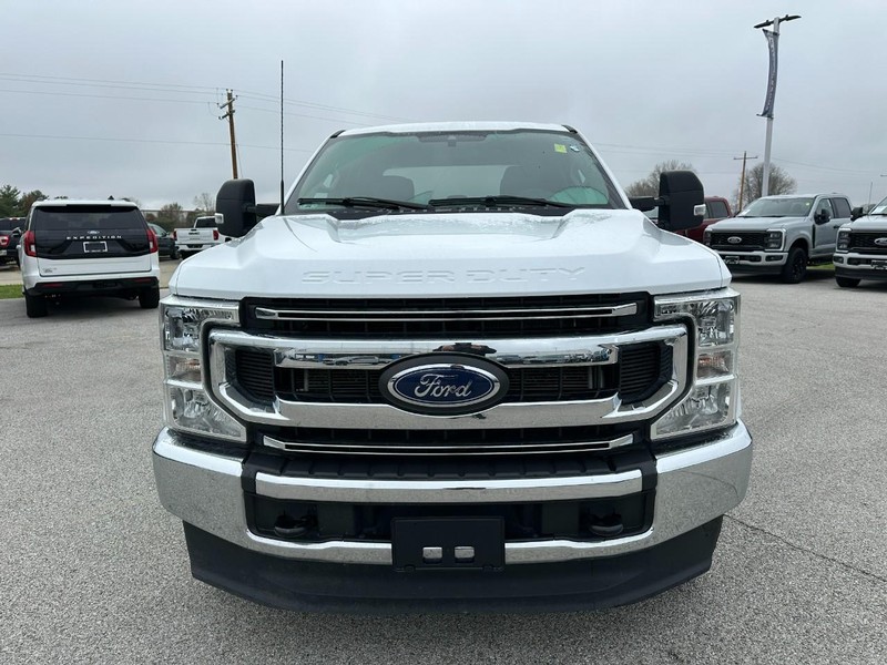Ford Super Duty F-250 SRW Vehicle Full-screen Gallery Image 9