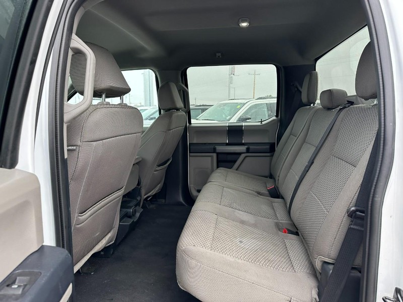 Ford Super Duty F-250 SRW Vehicle Full-screen Gallery Image 10