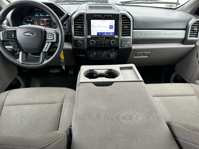 Ford Super Duty F-250 SRW Vehicle Full-screen Gallery Image 11