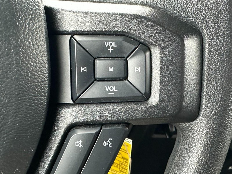 Ford Super Duty F-250 SRW Vehicle Full-screen Gallery Image 18