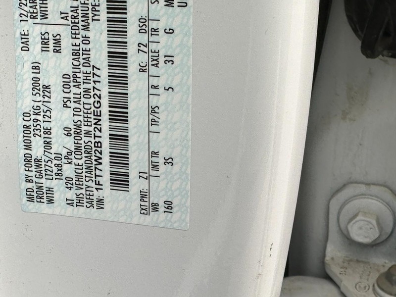 Ford Super Duty F-250 SRW Vehicle Full-screen Gallery Image 21