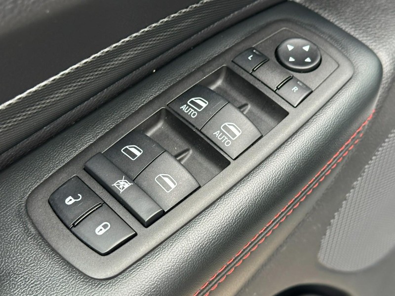 Dodge Durango Vehicle Full-screen Gallery Image 17