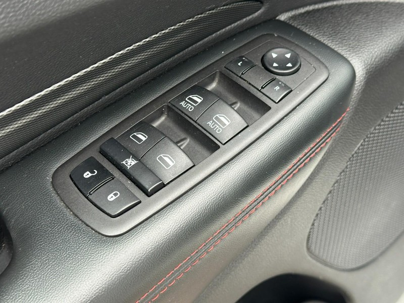 Dodge Durango Vehicle Full-screen Gallery Image 17