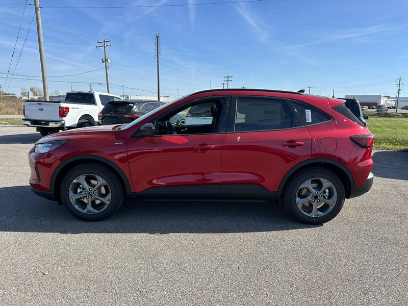 Ford Escape Vehicle Full-screen Gallery Image 2