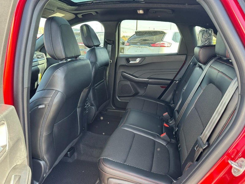 Ford Escape Vehicle Full-screen Gallery Image 4