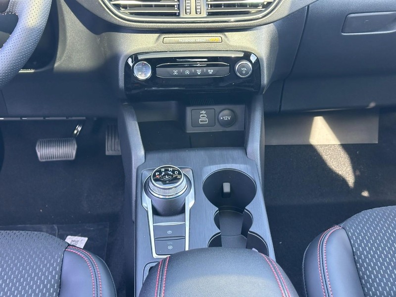 Ford Escape Vehicle Full-screen Gallery Image 9