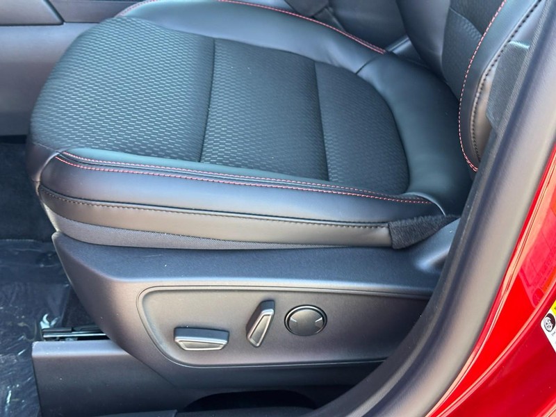 Ford Escape Vehicle Full-screen Gallery Image 11