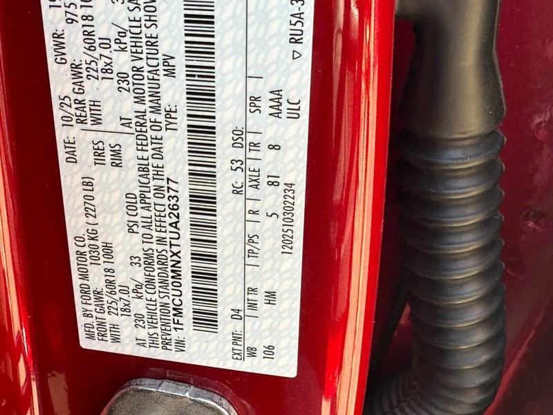 Ford Escape Vehicle Full-screen Gallery Image 12