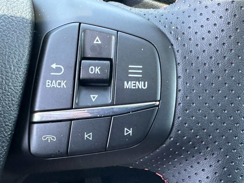 Ford Escape Vehicle Full-screen Gallery Image 14