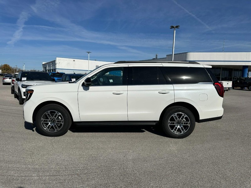Ford Expedition Vehicle Full-screen Gallery Image 2