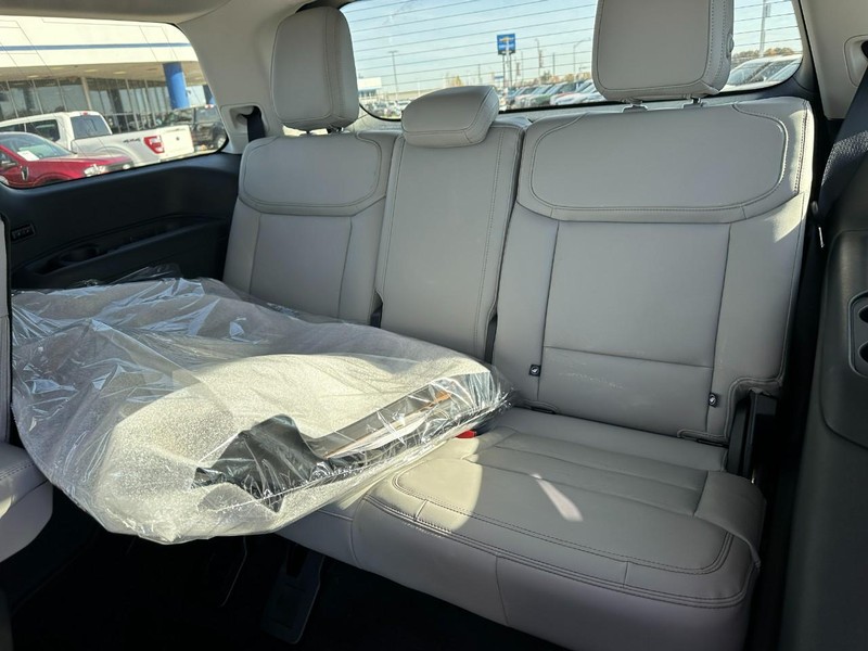 Ford Expedition Vehicle Full-screen Gallery Image 5