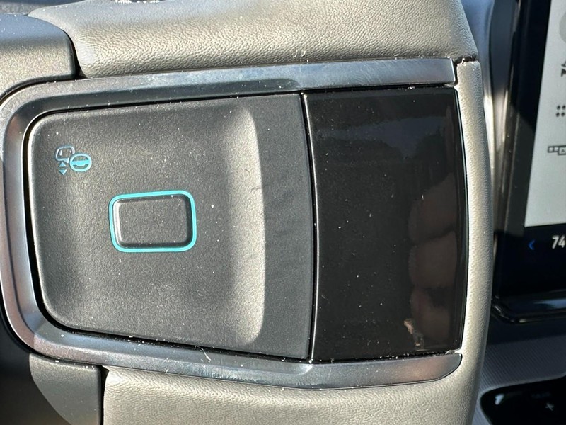 Ford Expedition Vehicle Full-screen Gallery Image 15