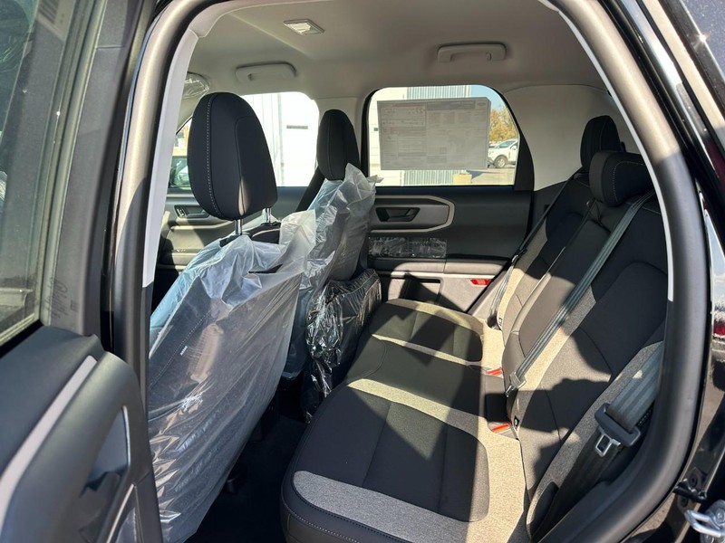 Ford Bronco Sport Vehicle Full-screen Gallery Image 4